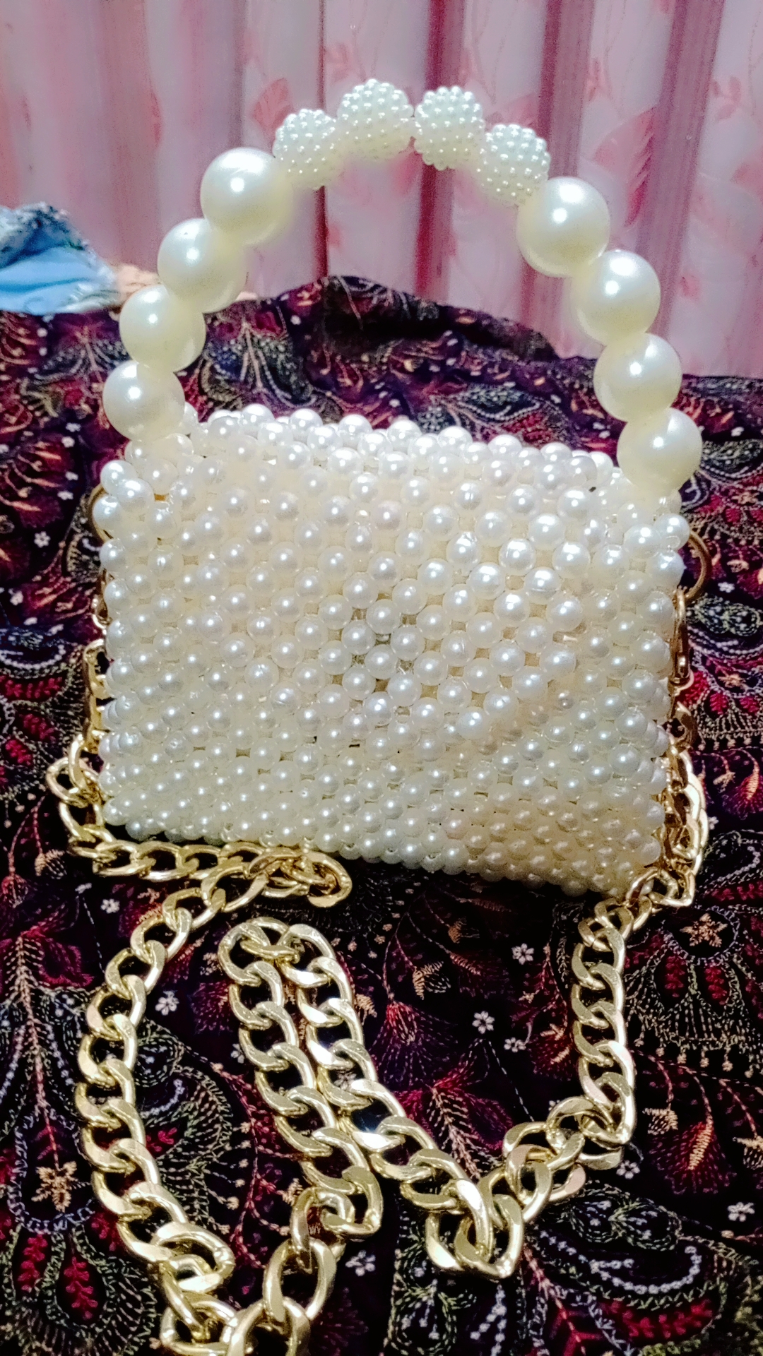 White pearls bag 🛍️ 1