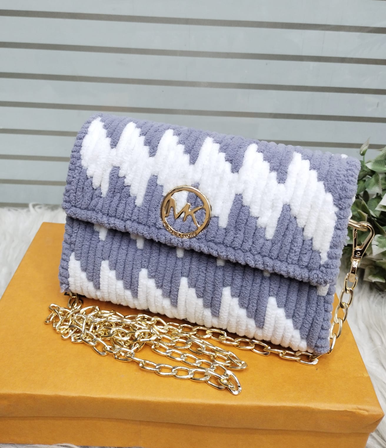 💖 TOP DEMANDING ARTICLE 💖    💖 M.K Woolen Handmade CLUTCH & Crossbody  For GIRLS 💖 ✨ *_Size : me