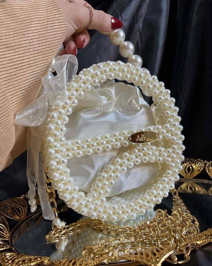 Round pearl bags