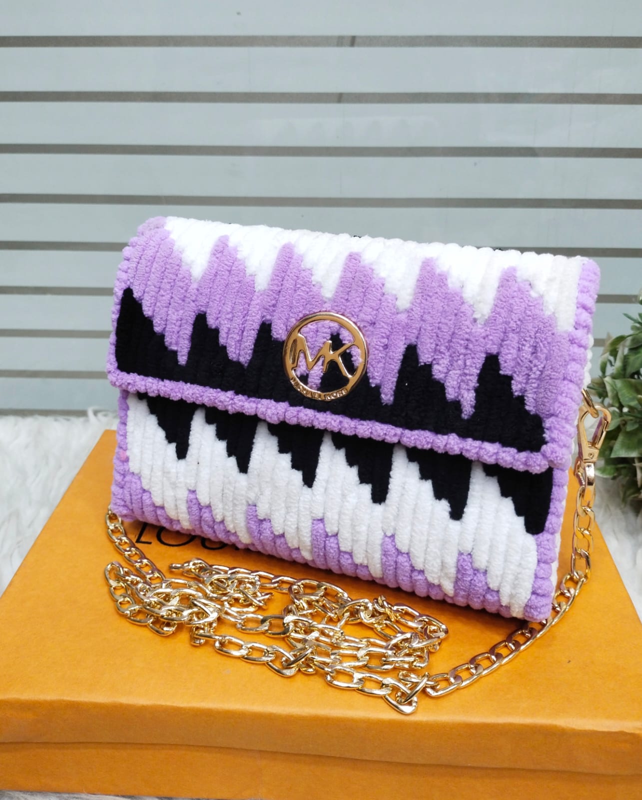 💖 TOP DEMANDING ARTICLE 💖    💖 M.K Woolen Handmade CLUTCH & Crossbody  For GIRLS 💖 ✨ *_Size : me