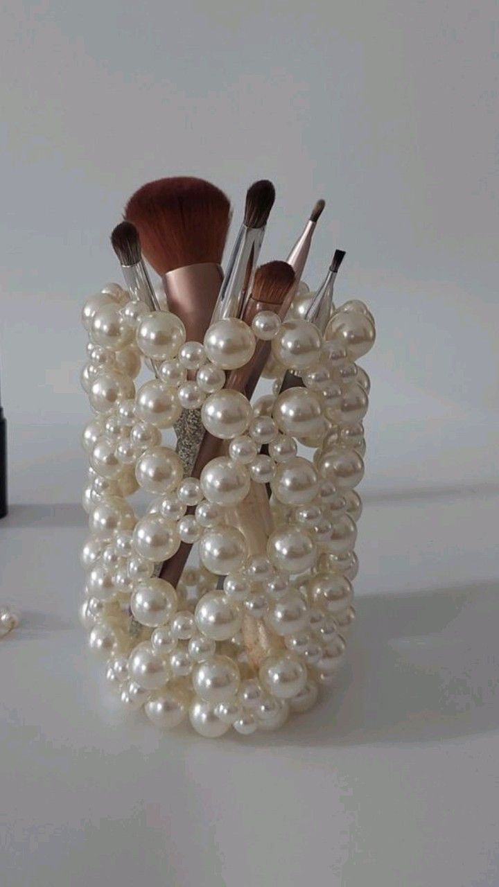 Makeup brush holder