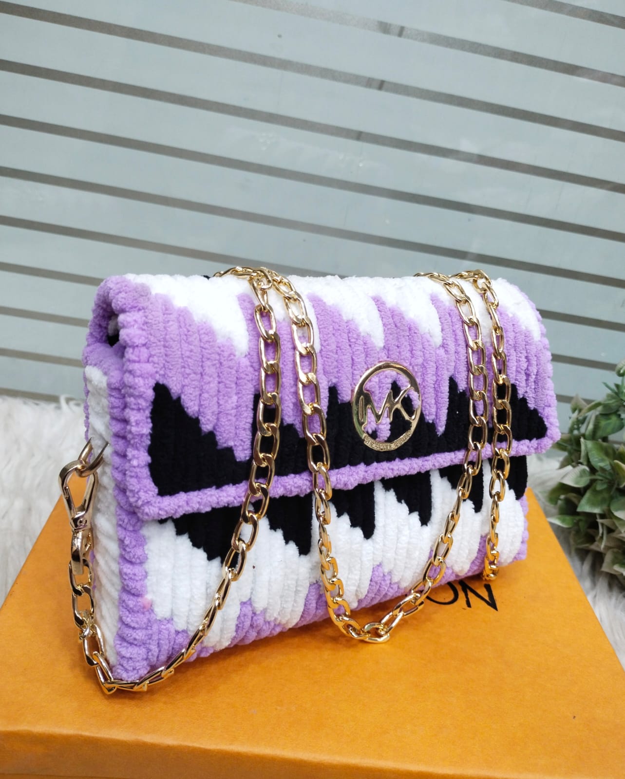 💖 TOP DEMANDING ARTICLE 💖    💖 M.K Woolen Handmade CLUTCH & Crossbody  For GIRLS 💖 ✨ *_Size : me