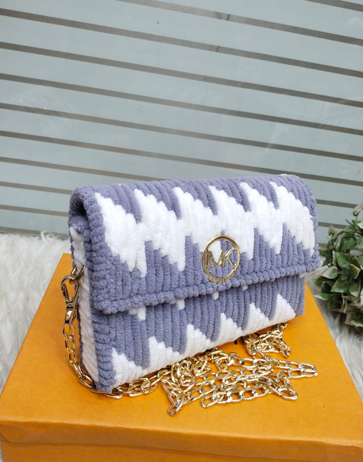 💖 TOP DEMANDING ARTICLE 💖    💖 M.K Woolen Handmade CLUTCH & Crossbody  For GIRLS 💖 ✨ *_Size : me