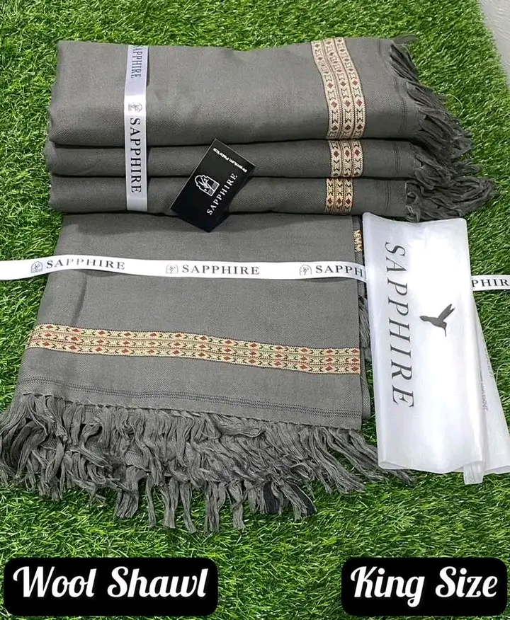 Sapphire mens WHOOL shawl