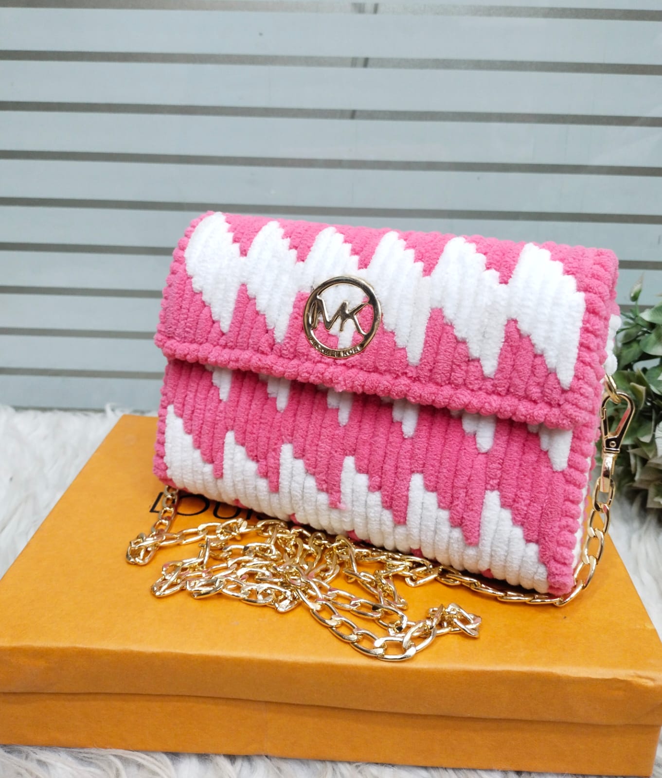 💖 TOP DEMANDING ARTICLE 💖    💖 M.K Woolen Handmade CLUTCH & Crossbody  For GIRLS 💖 ✨ *_Size : me