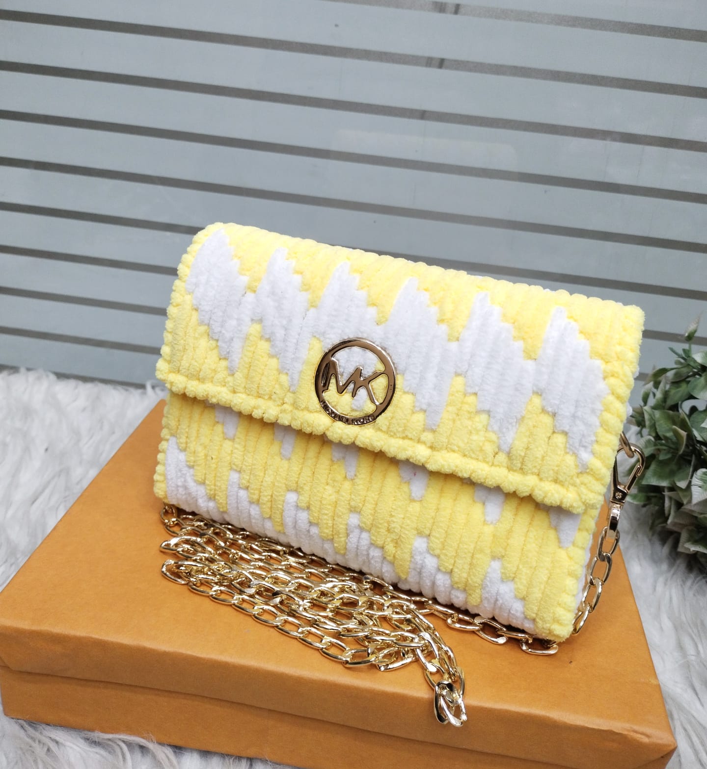 💖 TOP DEMANDING ARTICLE 💖    💖 M.K Woolen Handmade CLUTCH & Crossbody  For GIRLS 💖 ✨ *_Size : me