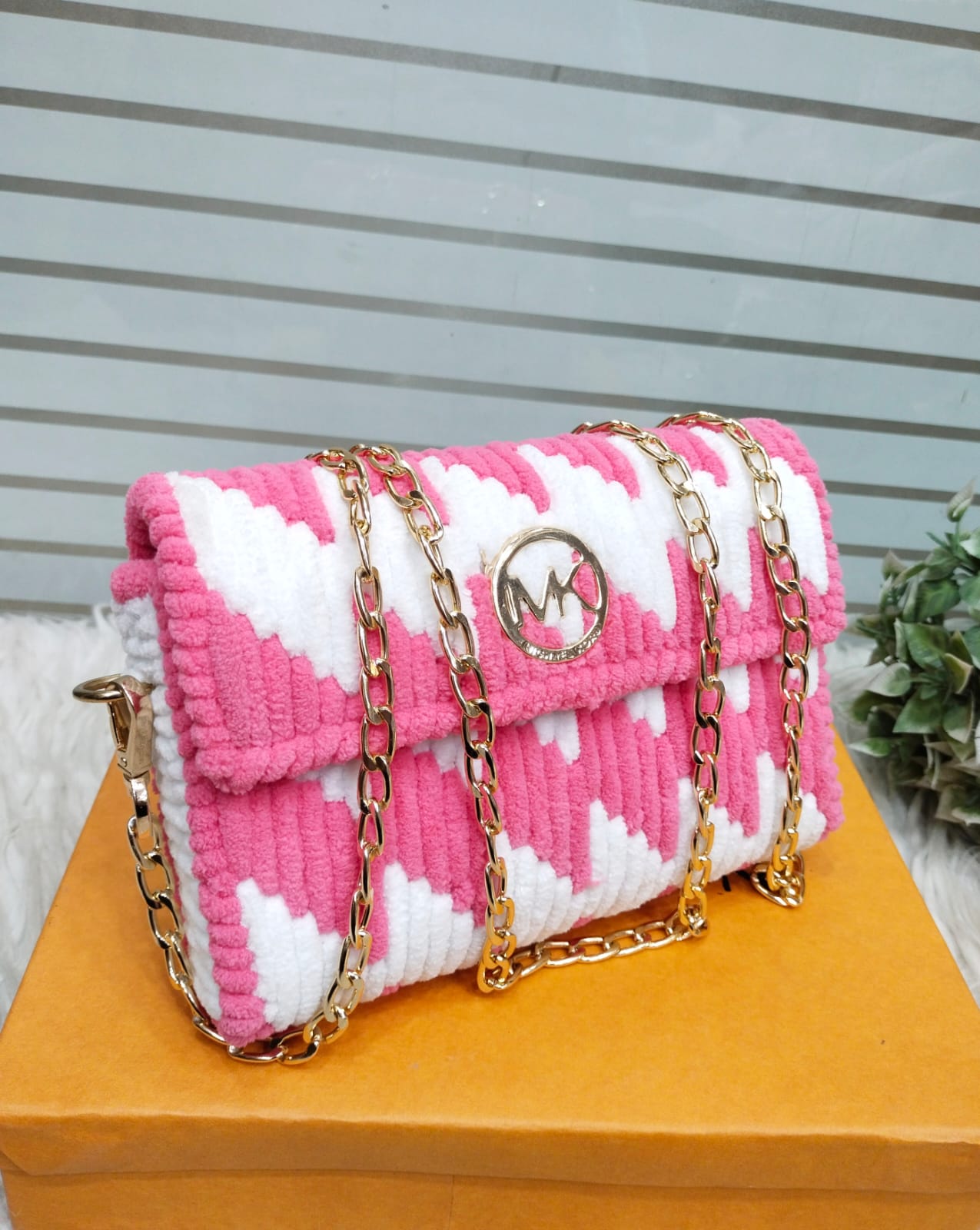 💖 TOP DEMANDING ARTICLE 💖    💖 M.K Woolen Handmade CLUTCH & Crossbody  For GIRLS 💖 ✨ *_Size : me