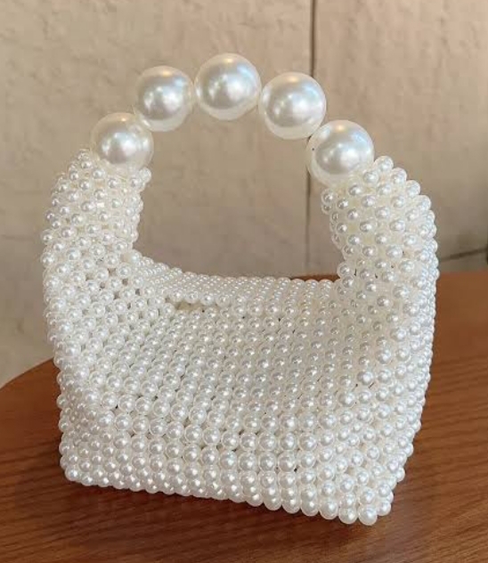 White pearls bag 🛍️
