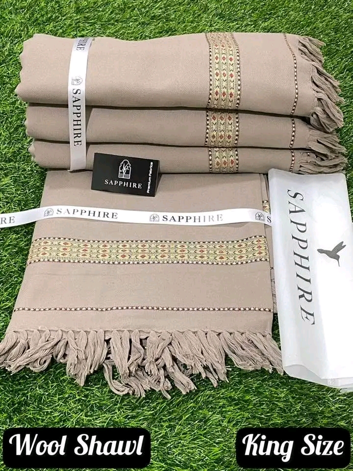 Sapphire mens WHOOL shawl