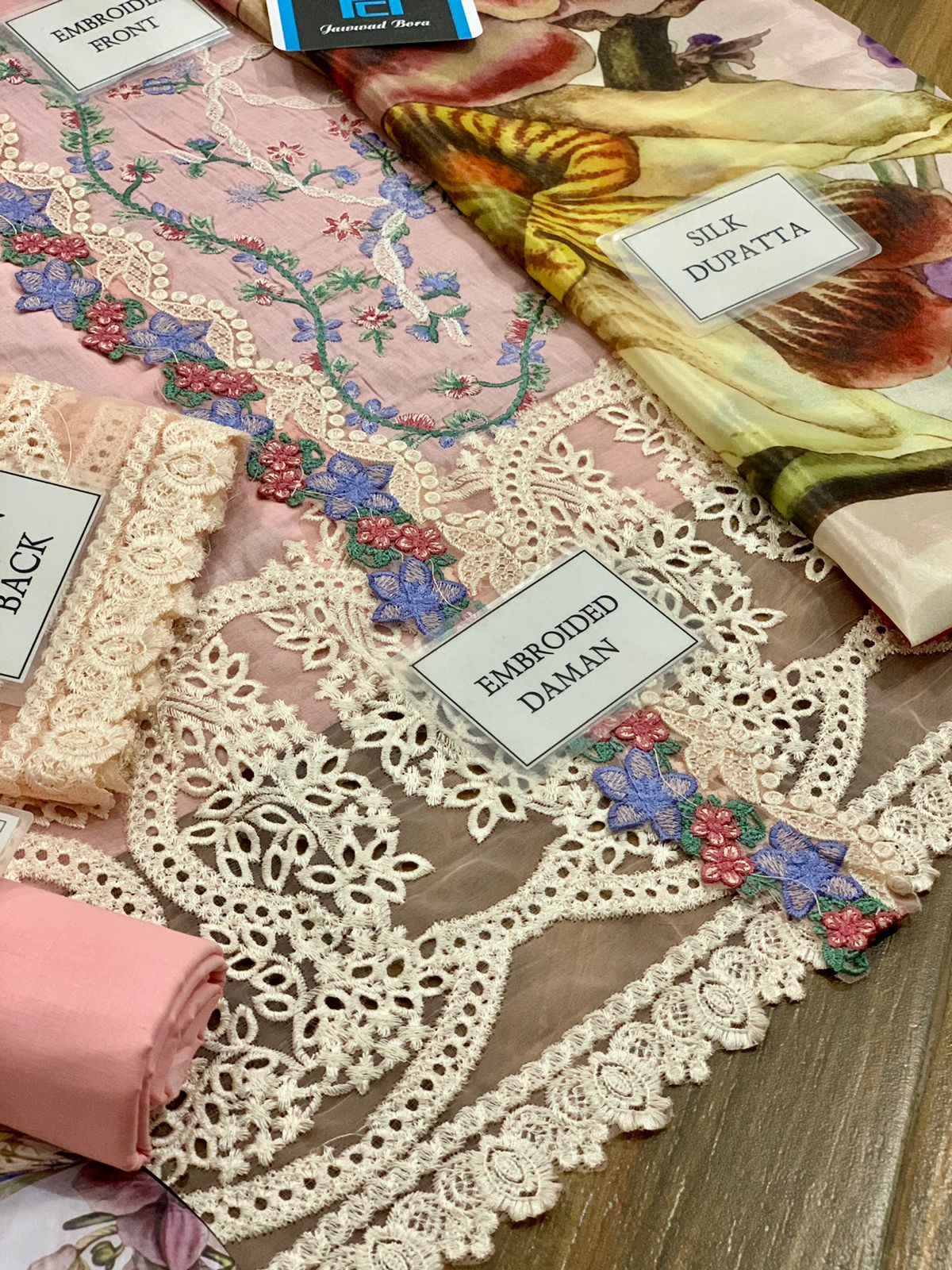 *_MUSHQ NEW HIT CODE NEW TRENDING ARTICLE*  Stuff 3PC *Lawn WITH Silk Dupatta & Cambric Trosuer*  *_