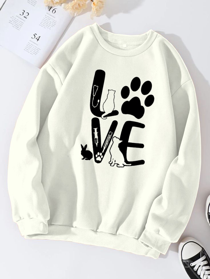 ALHUMDULILLAH ❤️  *Girls Winter SweatShirt* 😍  Fabric: *Fleece* 👍🏻 1