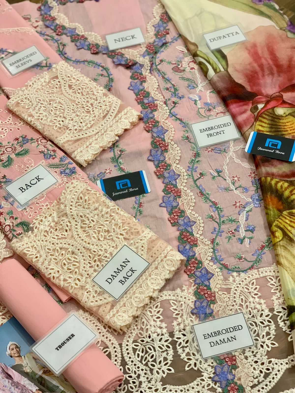 *_MUSHQ NEW HIT CODE NEW TRENDING ARTICLE*  Stuff 3PC *Lawn WITH Silk Dupatta & Cambric Trosuer*  *_