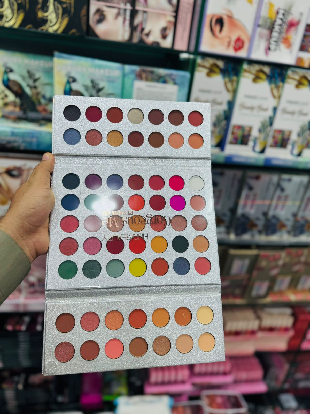 Eye shade pallet