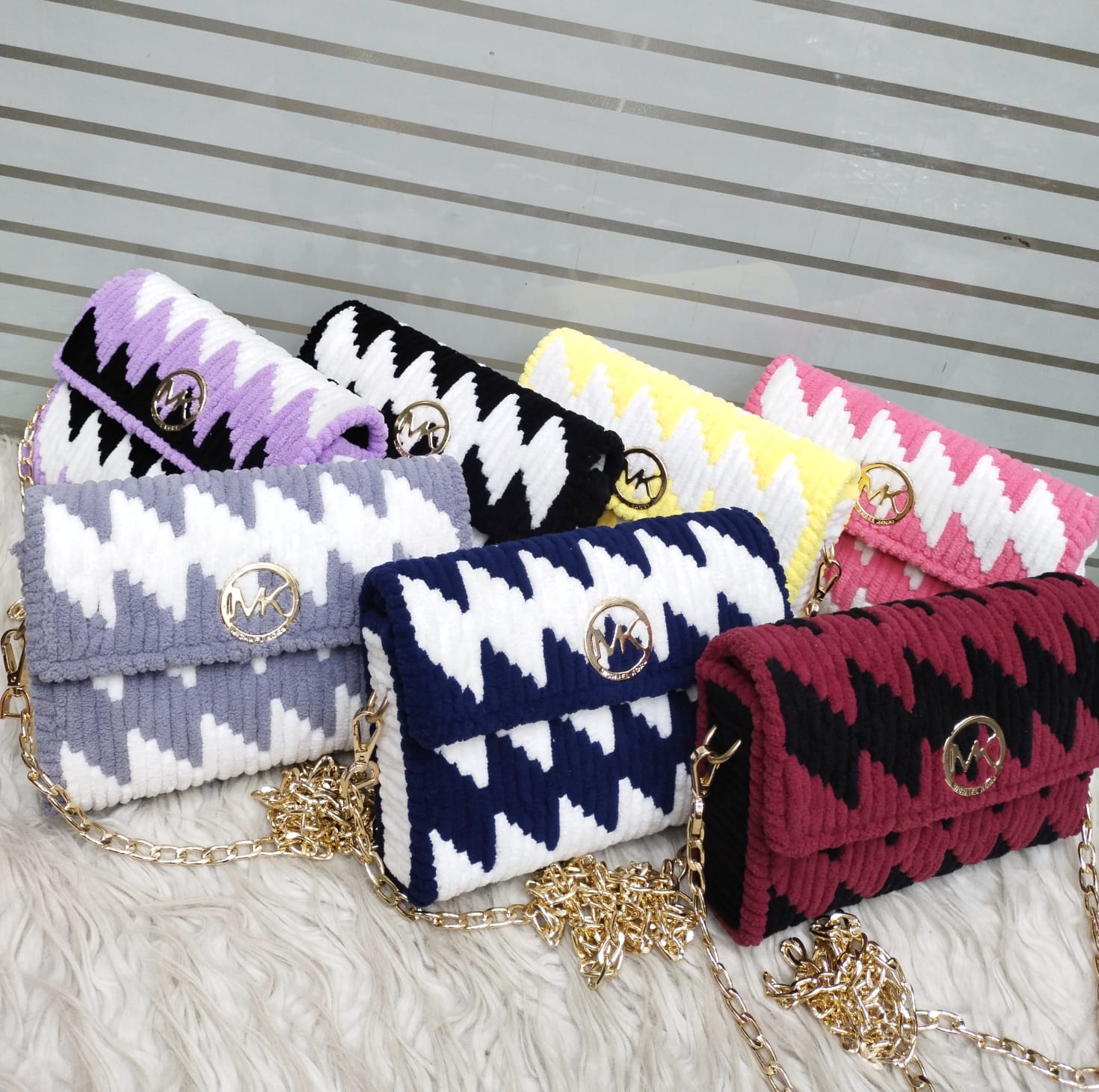 💖 TOP DEMANDING ARTICLE 💖    💖 M.K Woolen Handmade CLUTCH & Crossbody  For GIRLS 💖 ✨ *_Size : me