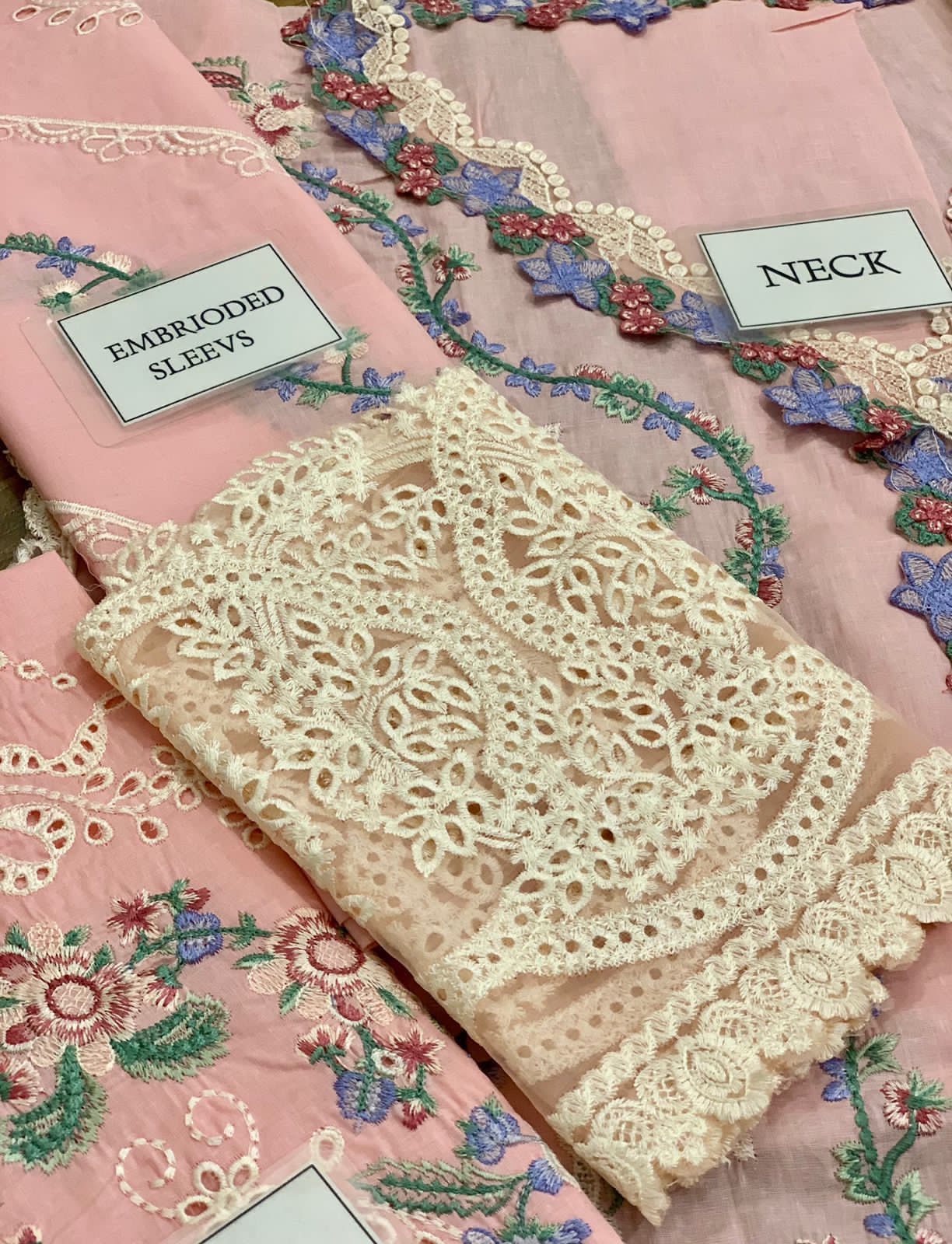 *_MUSHQ NEW HIT CODE NEW TRENDING ARTICLE*  Stuff 3PC *Lawn WITH Silk Dupatta & Cambric Trosuer*  *_